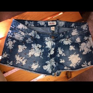 NWOT 🌸 Floral Jean Shorts 🌸